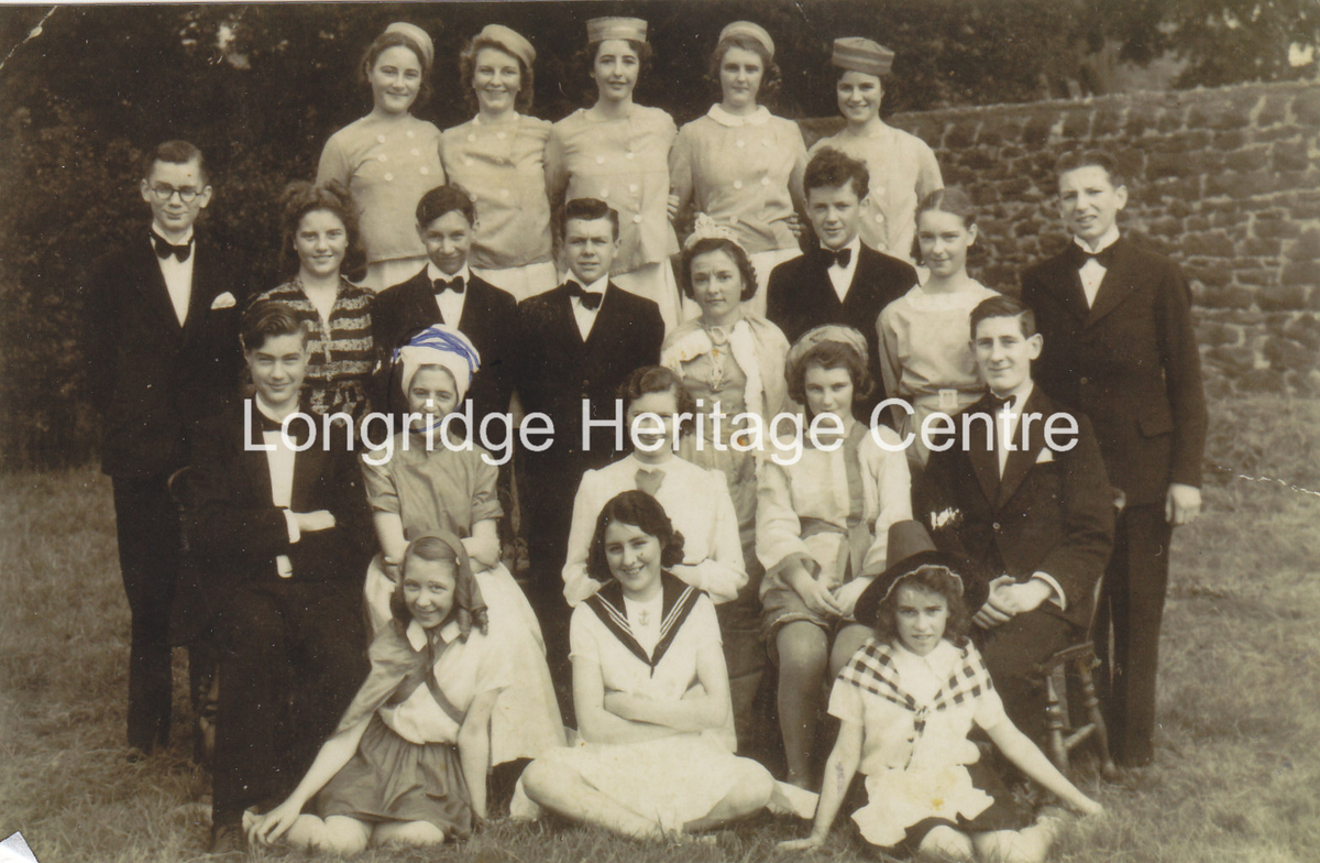 469B - Longridge Amateur Dramatics - Group photograph - 1950